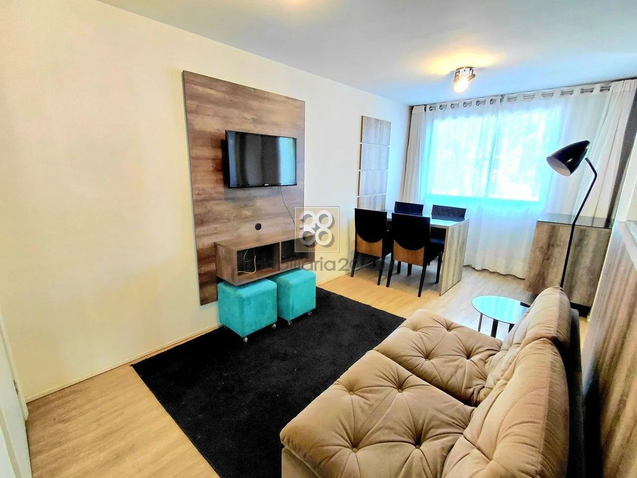 2-bedroom apartment with hardwood floors in the living room — photo 4