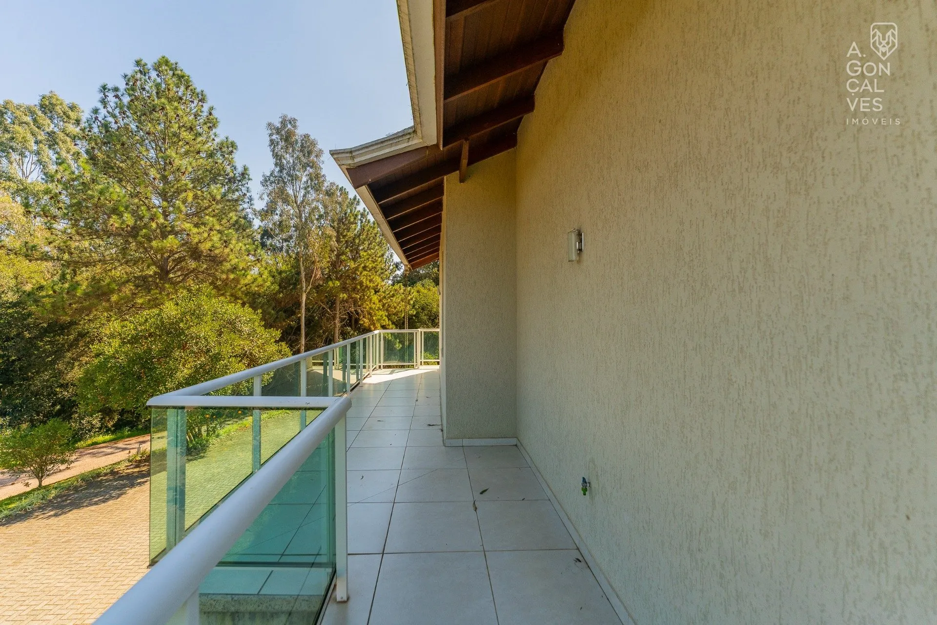 House with 4 bedrooms, 4 bathrooms and air conditioning — photo 32