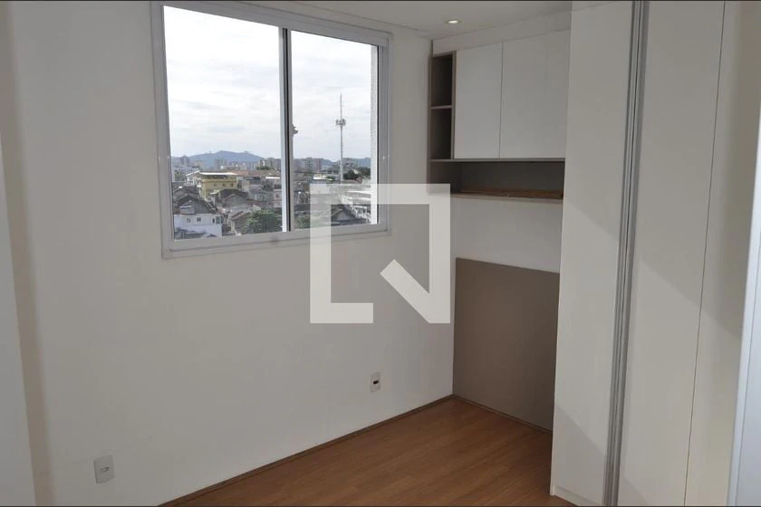 2-bedroom apartment with wood or laminate floors — photo 13