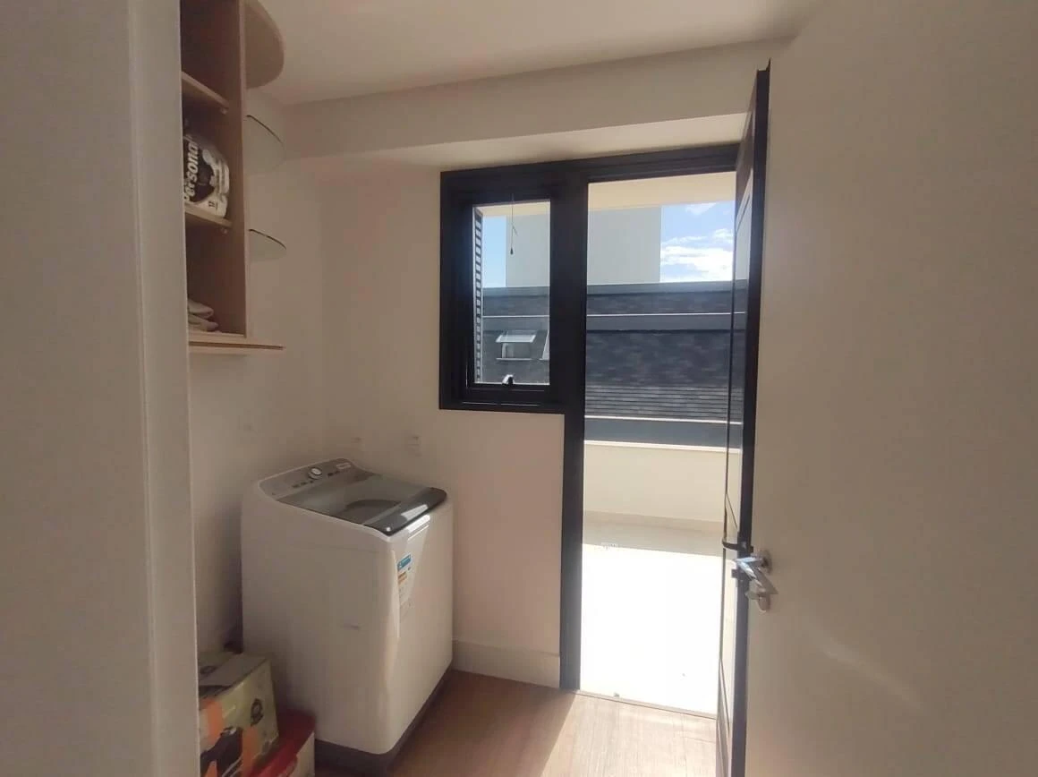 Departamento de 4 dormitorios con ventanales de piso a techo — photo 4