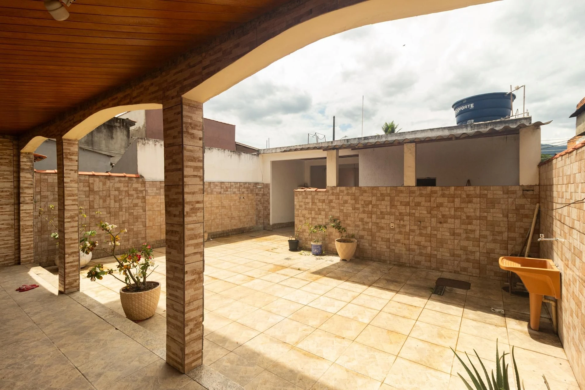 250 m² house with a garden and a mountain view — photo 46