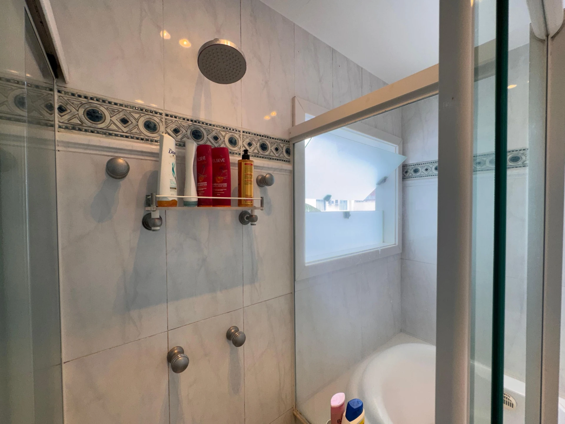 Furnished house, 550 m², with a bathtub — photo 37