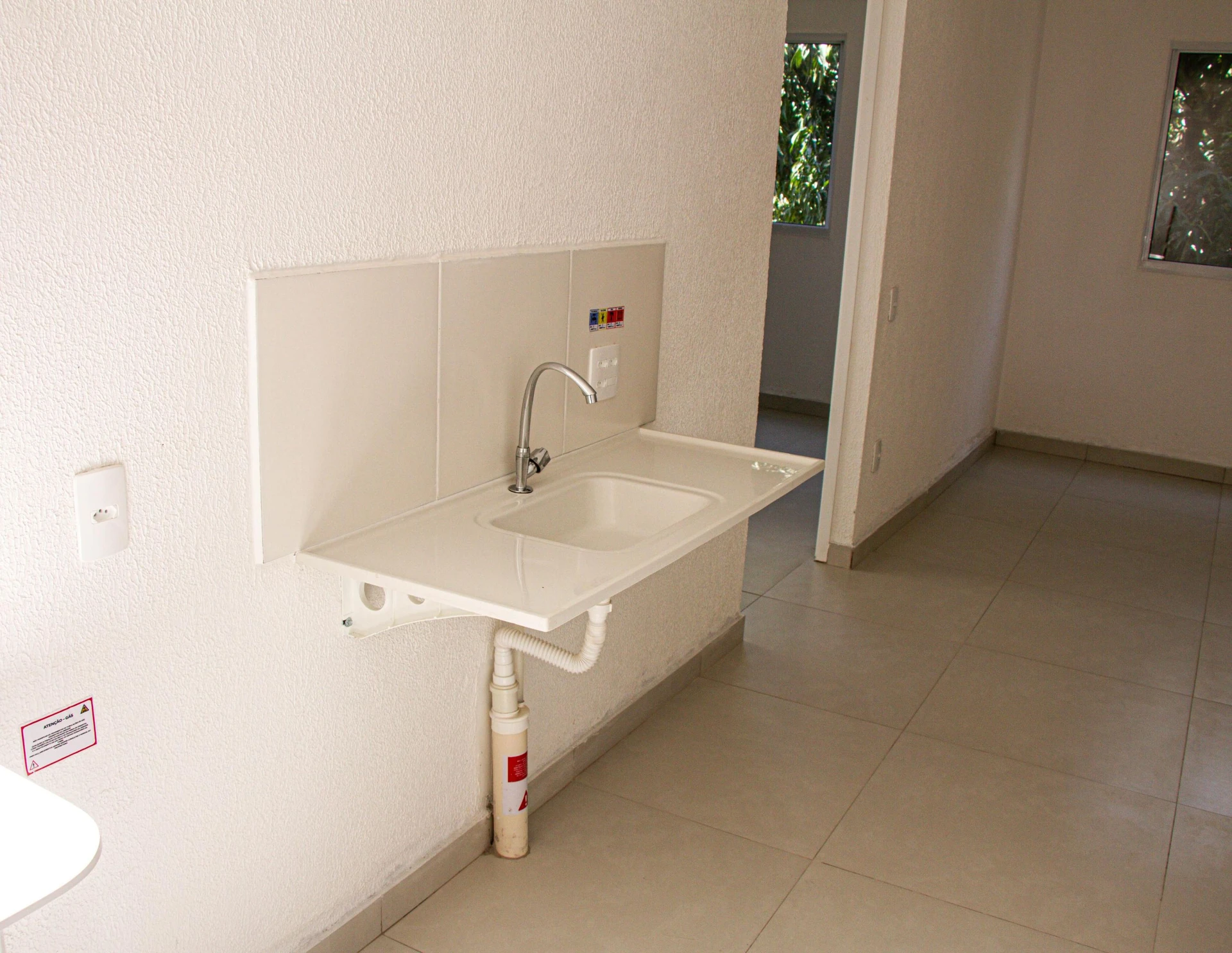 Balcony with a grill in a 2-bedroom apartment, 45 m² — photo 29