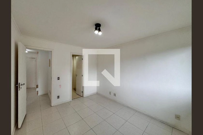 226 m² apartment with 4 bedrooms and a balcony grill — photo 31