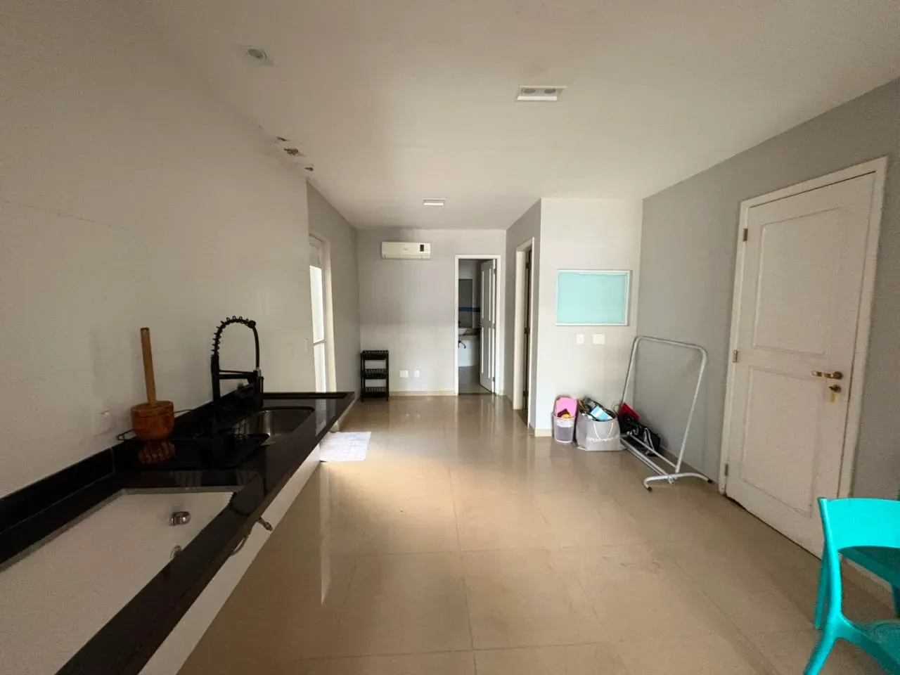 Furnished 266 m² house with 6 bedrooms and balcony grill — photo 46