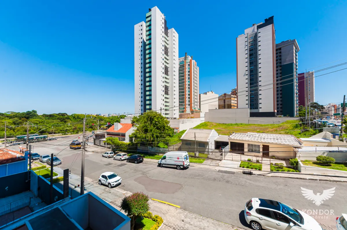 3-bedroom apartment with a balcony and 136 m² — photo 37