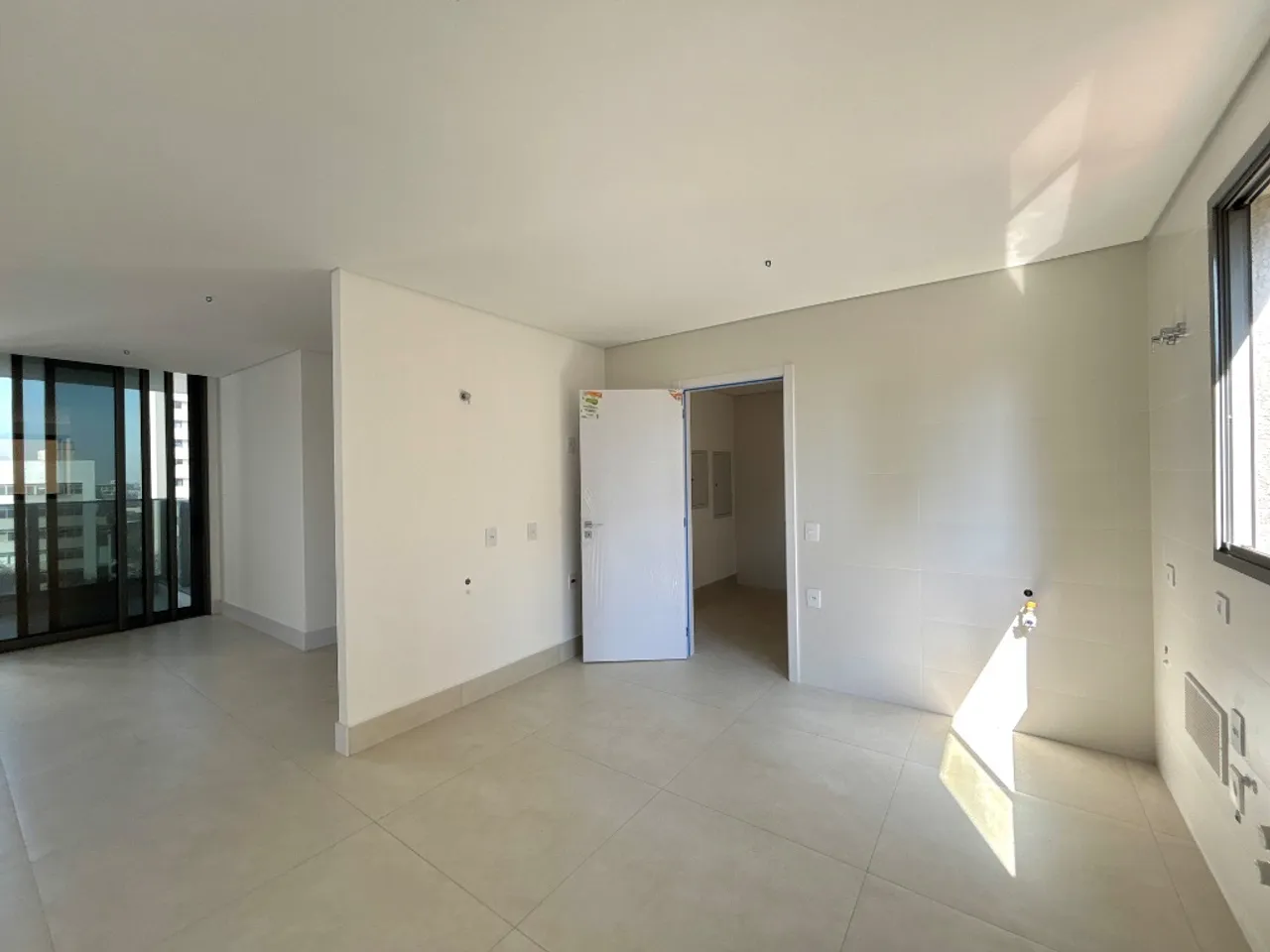 Apartamento mobiliado com 3 dormitórios e cozinha conceito aberto — photo 18