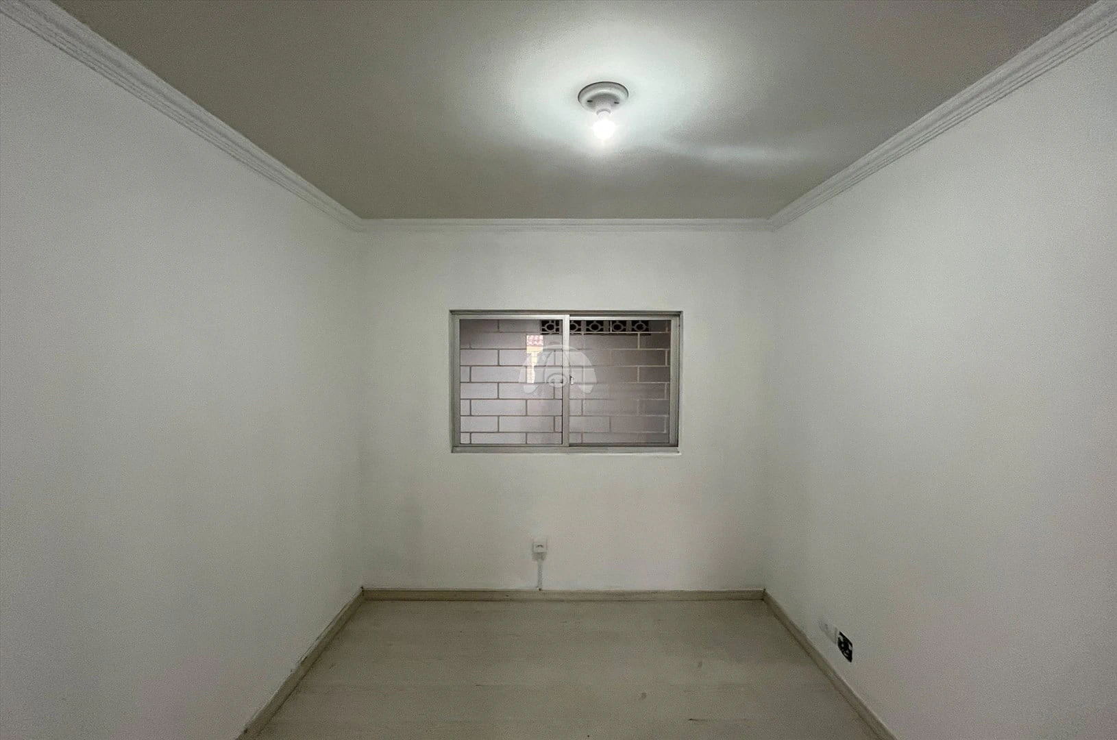 Wood or laminate floors in a 3-bedroom house, 100 m² — photo 15