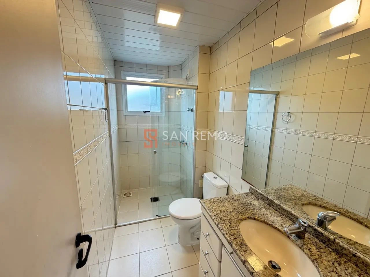 Glass-enclosed balcony in a 3-bedroom apartment, 92 m² — photo 5