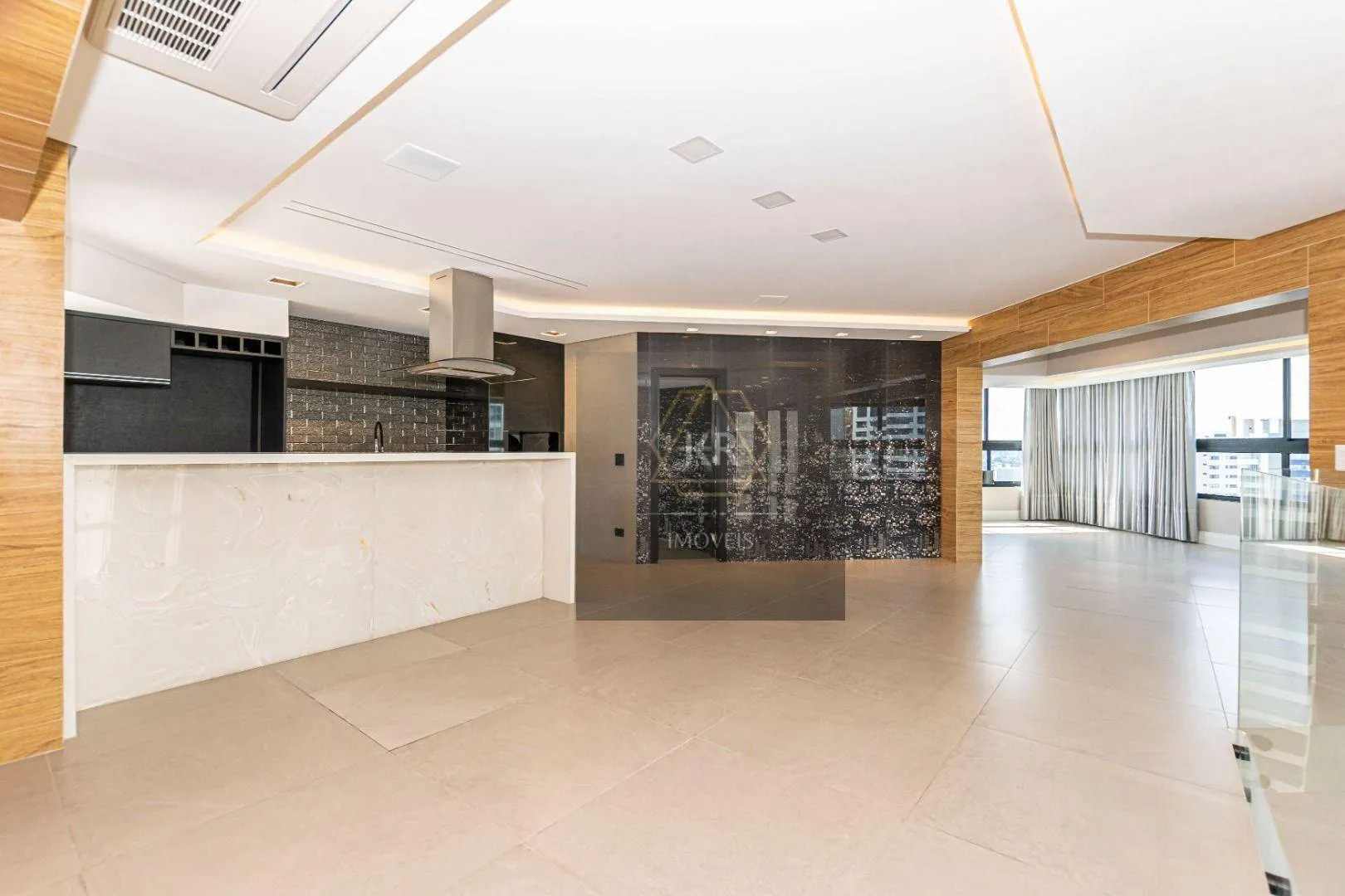 Furnished 272 m² apartment with 3 en-suites and 4 parking — photo 51