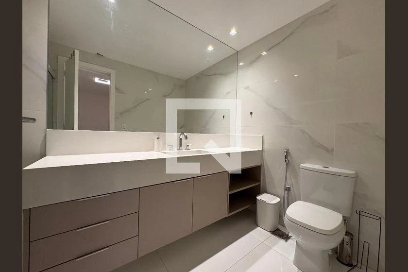 Rental house with 4 suites and 450 m² — photo 33