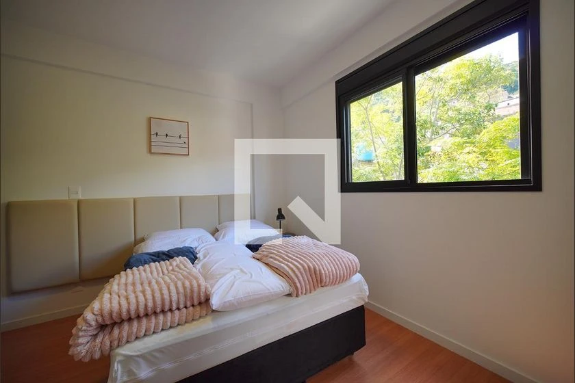 Apartamento amueblado de 1 dormitorio con vista a montañas — photo 12