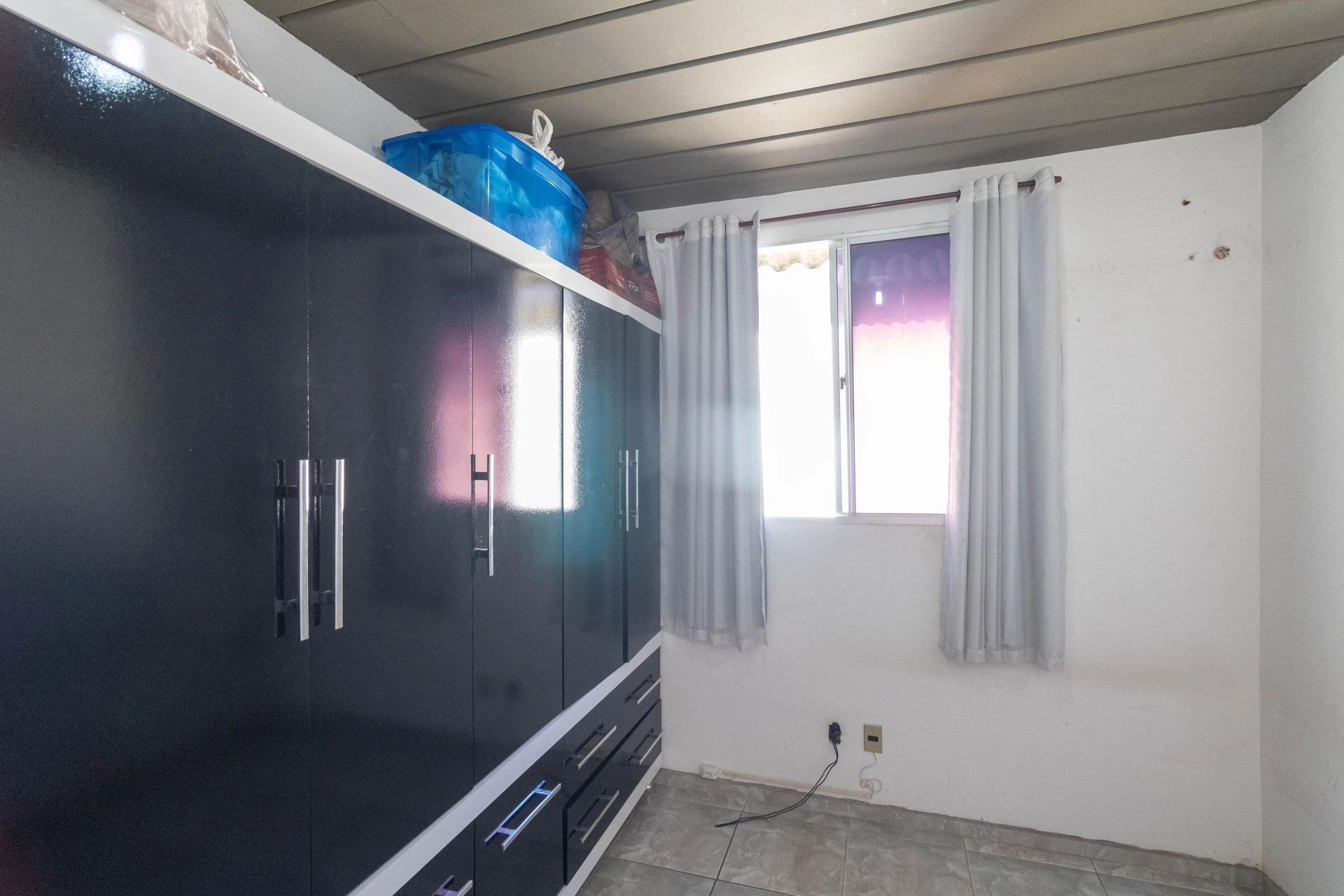 Apartment with a separate kitchen and stove — photo 5