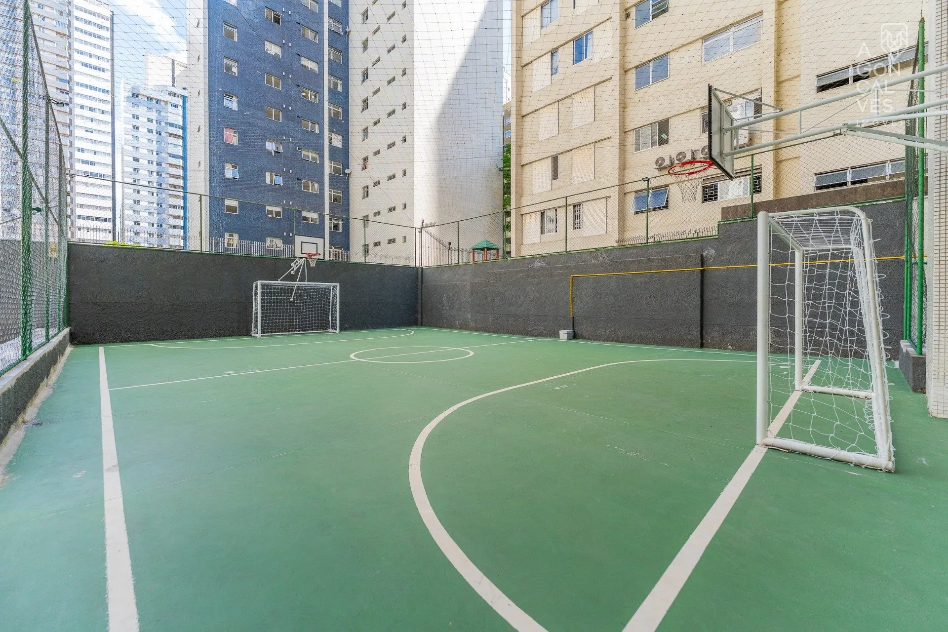 Furnished 219 m² apartment with 4 bedrooms and 2 parking spots — photo 38