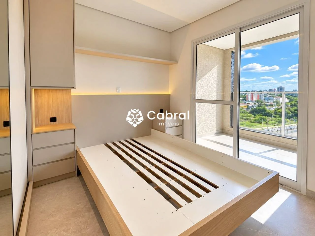 Furnished apartment, 34 m², with a glass-enclosed balcony — photo 3