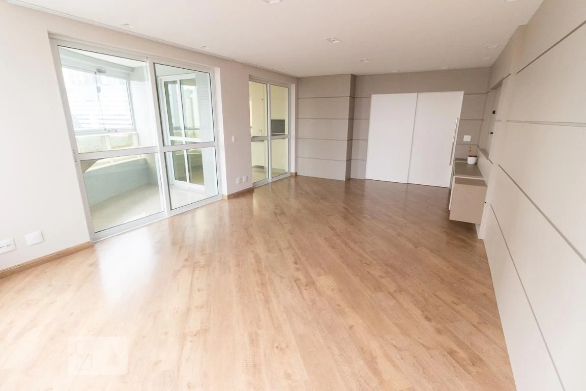 Bathtub in a 4-bedroom apartment, 255 m² — photo 26