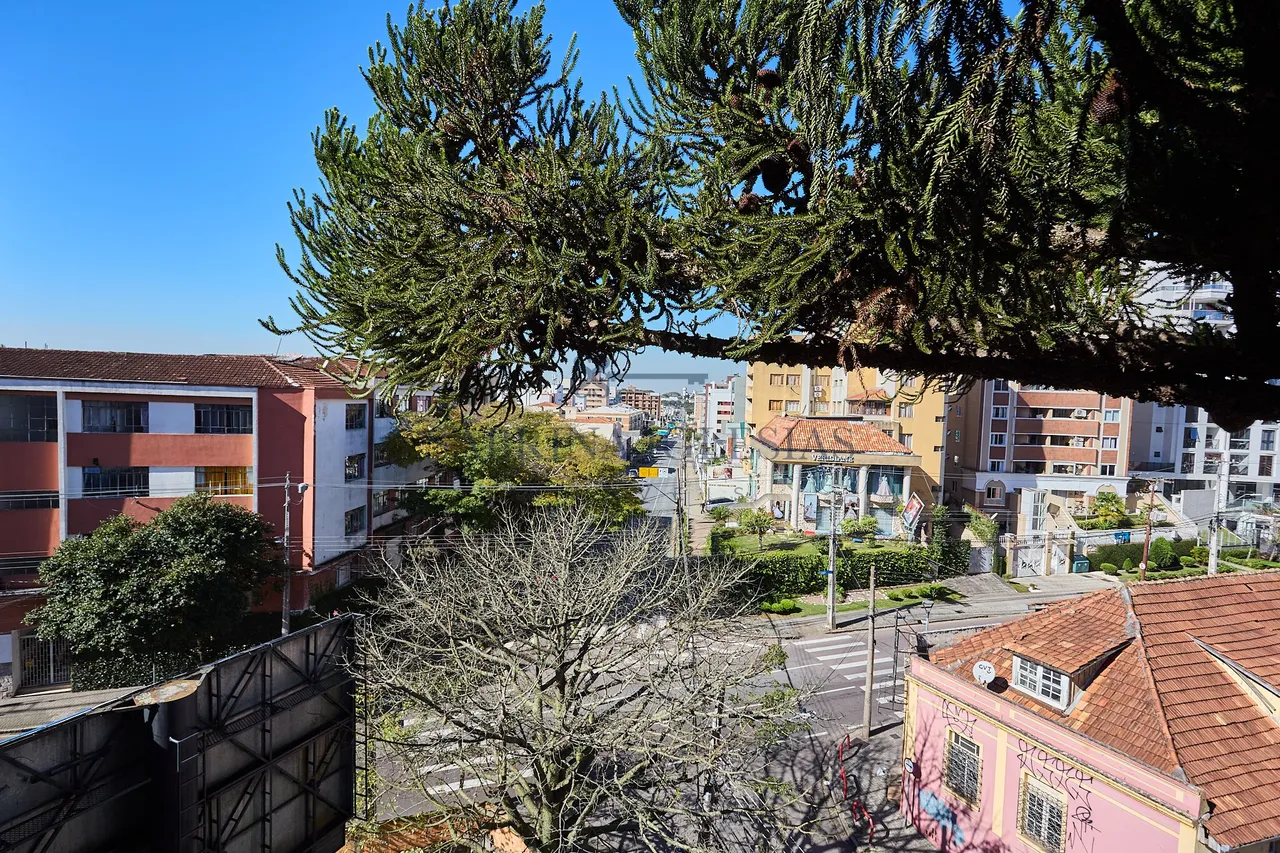 Unfurnished 94 m² apartment with balcony and air conditioning — photo 15