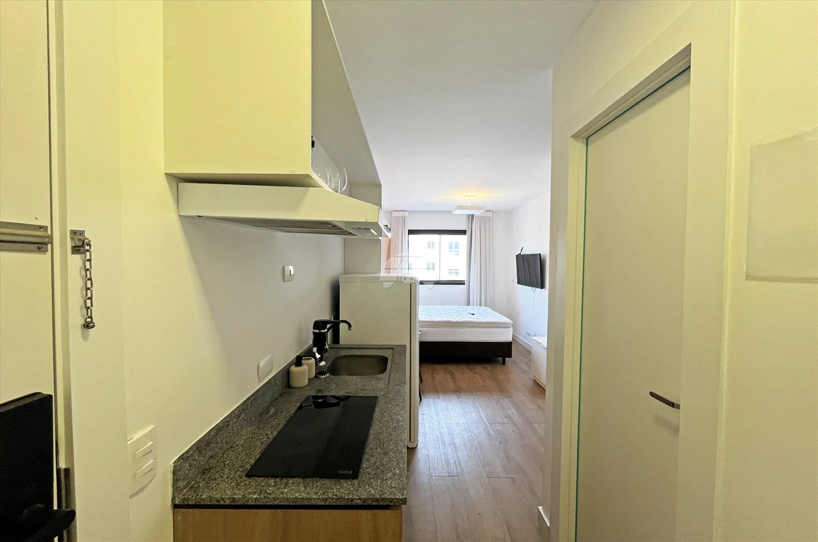 Apartamento amueblado de 1 dormitorio con cocina compacta