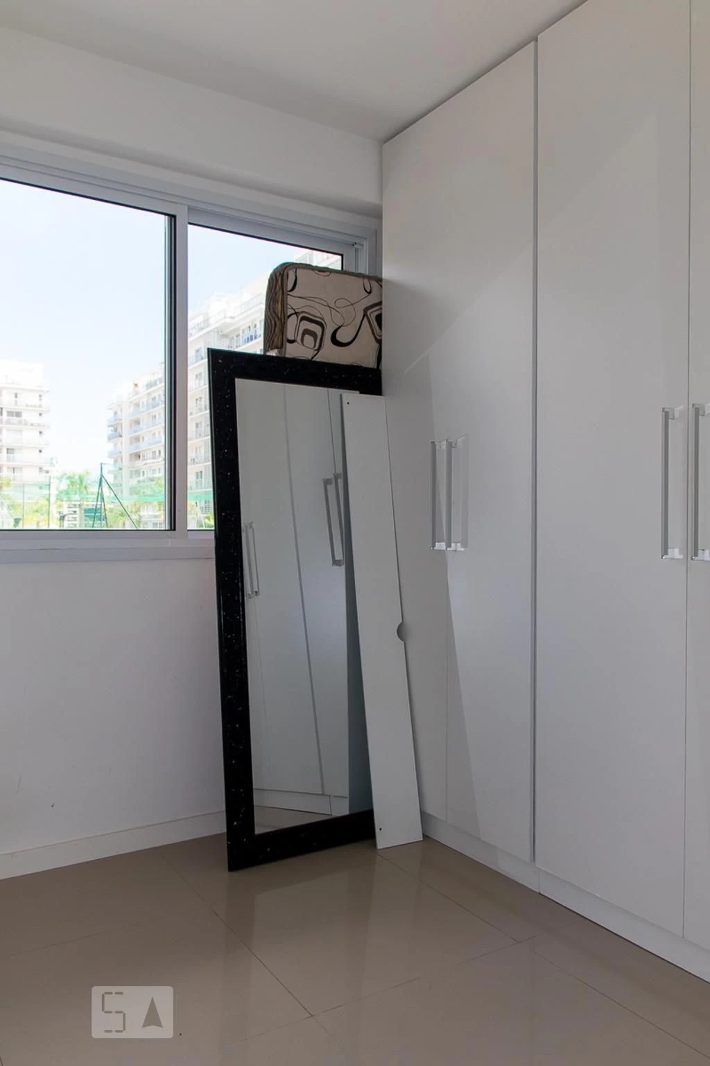 Unfurnished 3-bedroom apartment with en-suite baths — photo 17