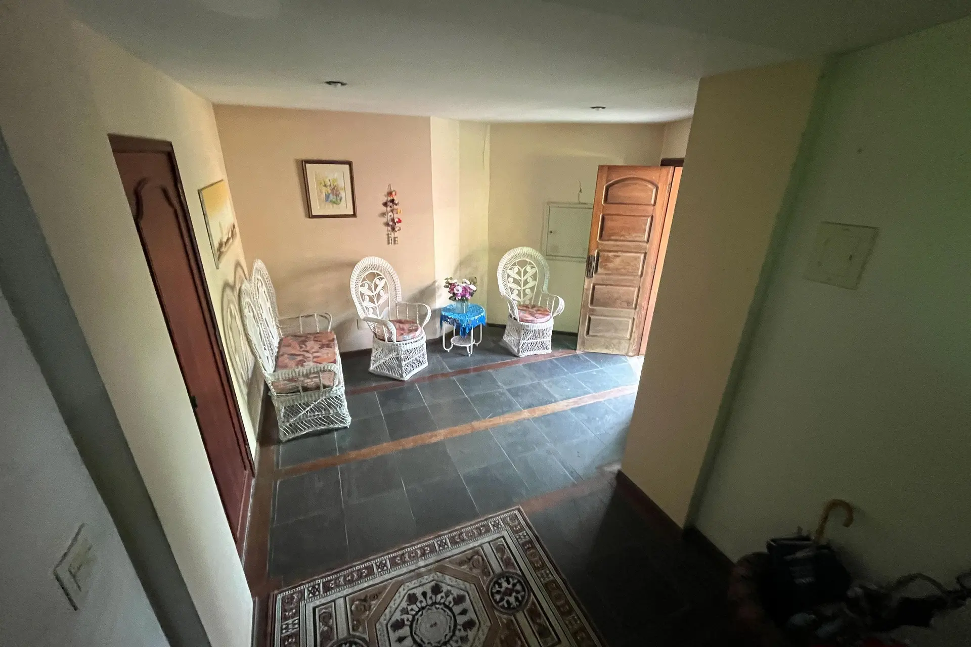 Furnished 3-bedroom apartment with laundry area — photo 66