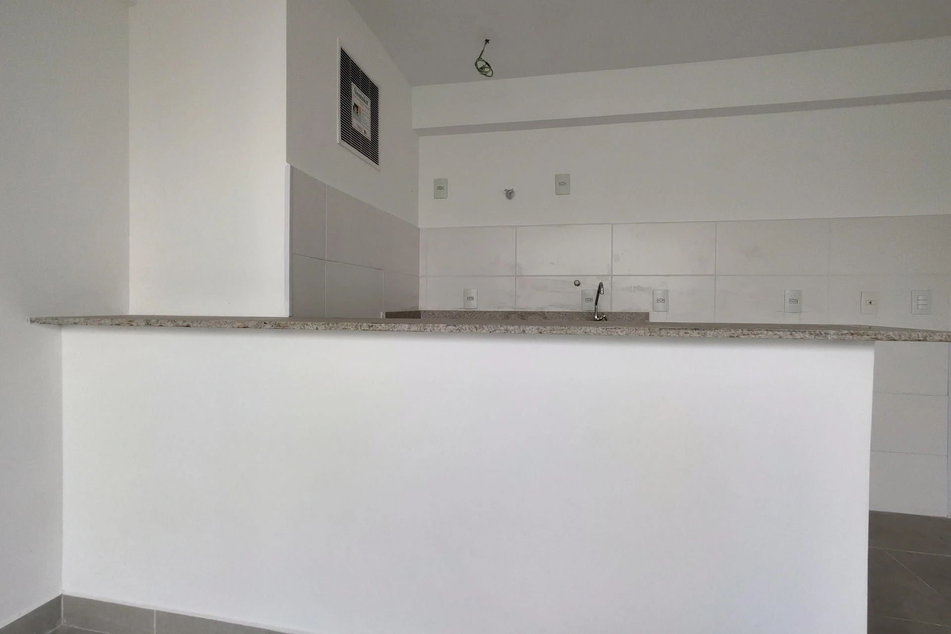 1-bedroom apartment with an open-plan kitchen and parking — photo 23