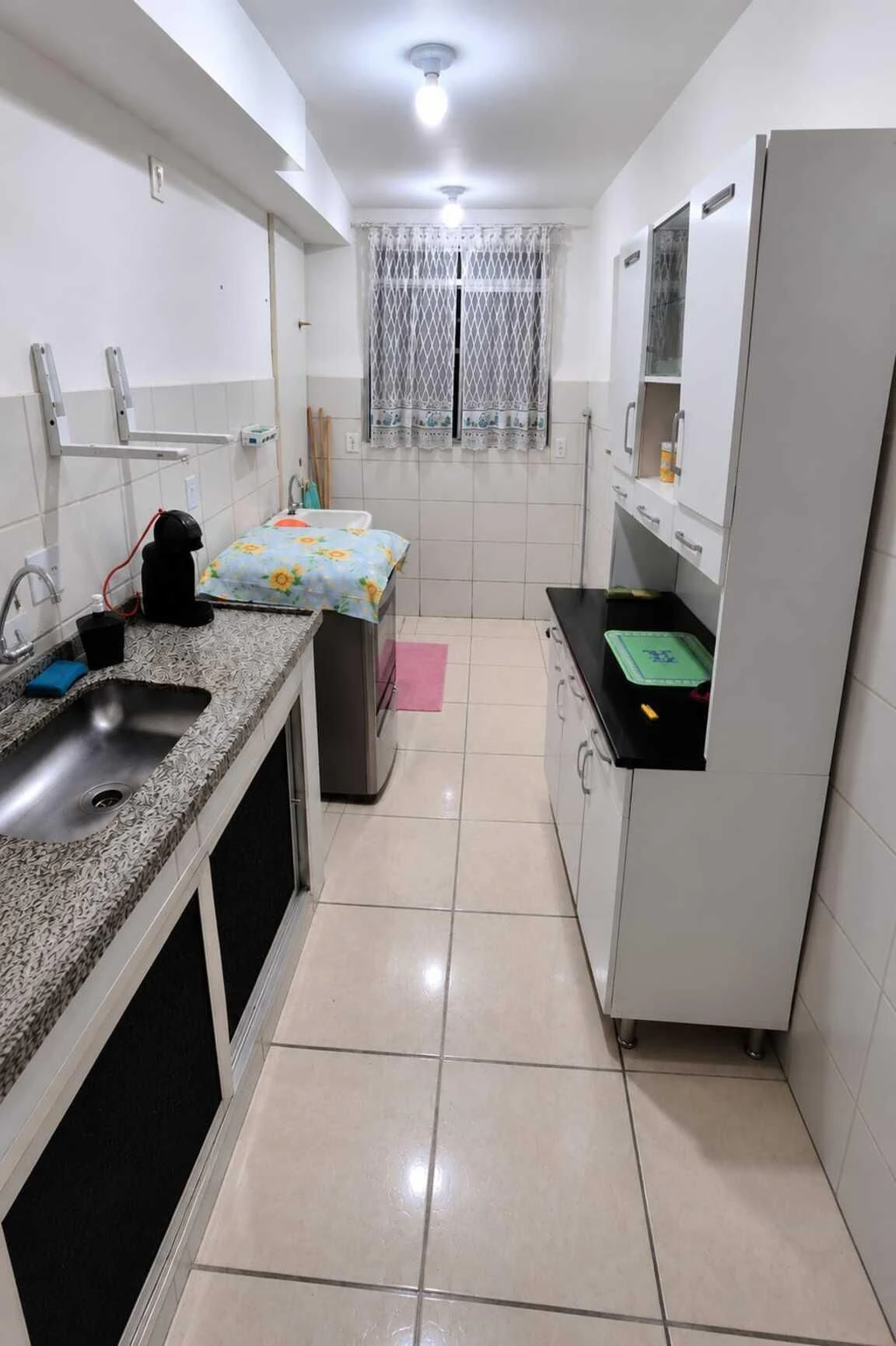 2-bedroom unfurnished apartment with gas kitchen