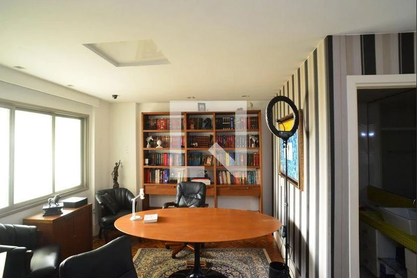 4-bedroom apartment with enclosed glass balcony — photo 32