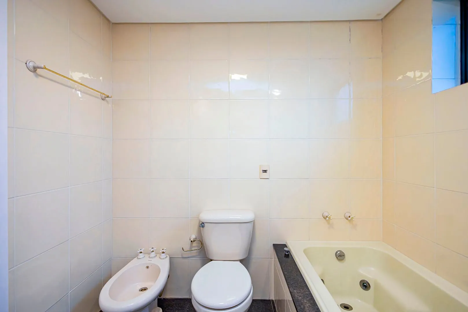 Furnished apartment with open-plan kitchen and 4 bedrooms — photo 23