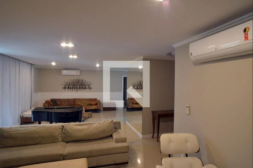 Glass-enclosed balcony in a 4-bedroom apartment, 233 m² — photo 15