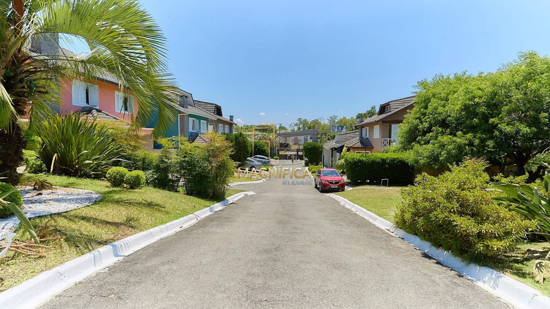 House with 4 bedrooms and 3 en-suite suites, 4 parking spaces — photo 67