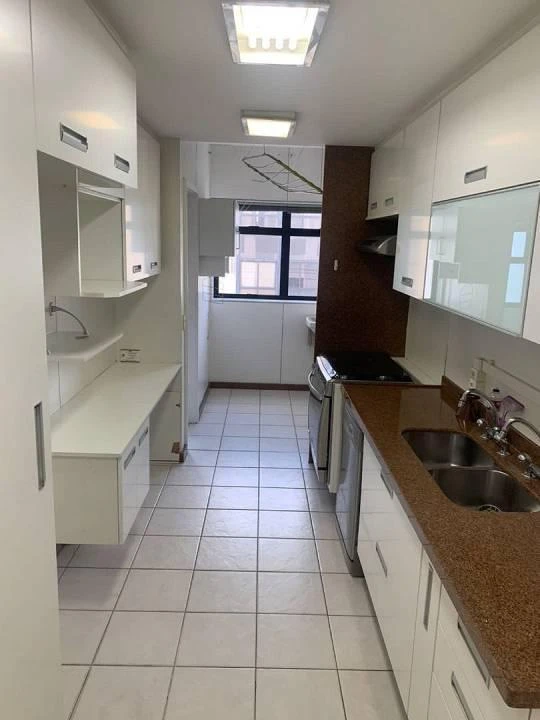 Apartment with 3 en-suite bedrooms and gas stove — photo 22