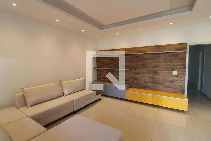 Casa mobiliada com 3 quartos e jardim privativo