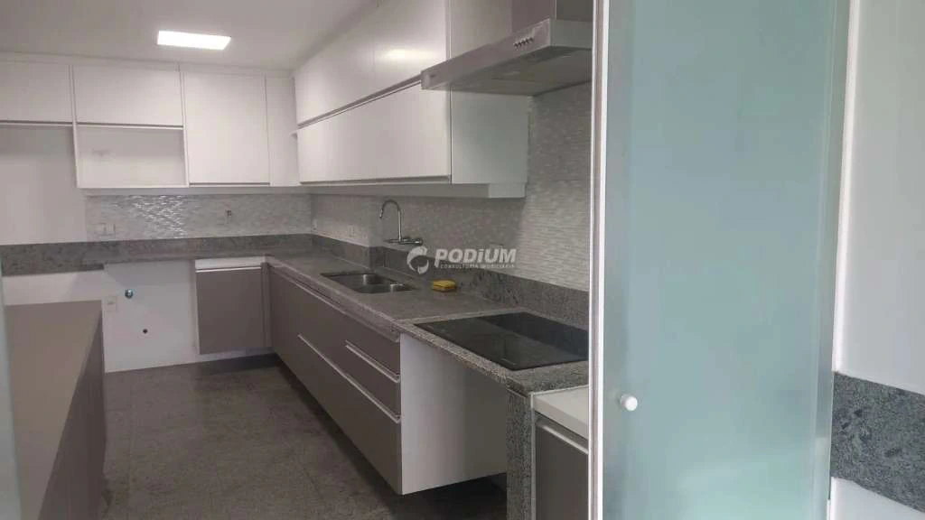 4-bedroom 315 m² apartment with separate kitchen — photo 9