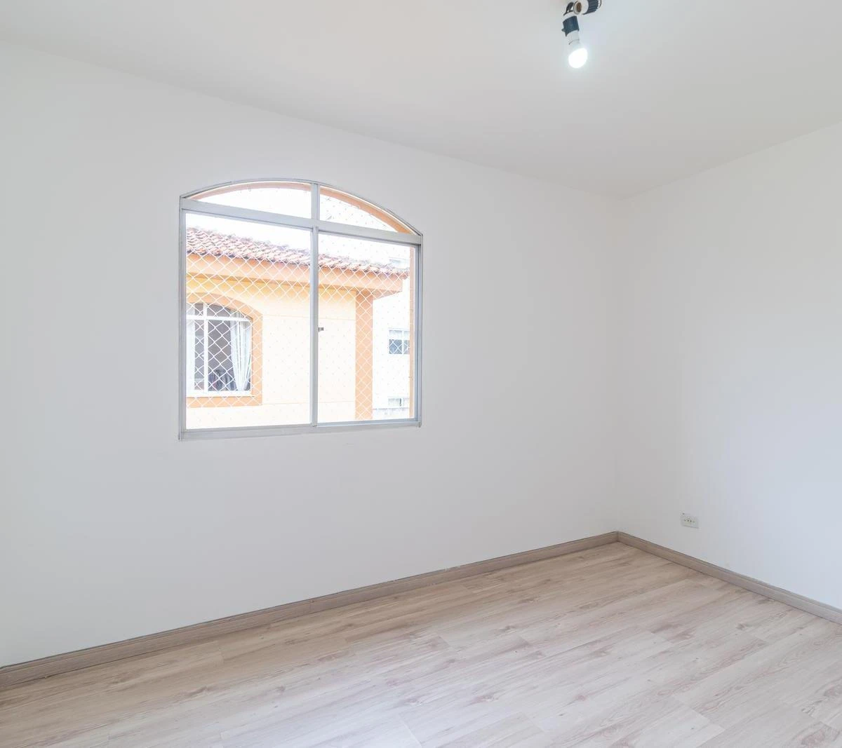 Departamento con piso de madera o laminado en Curitiba — photo 14
