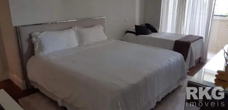 Unfurnished 4-bedroom apartment with 5 bathrooms — photo 24