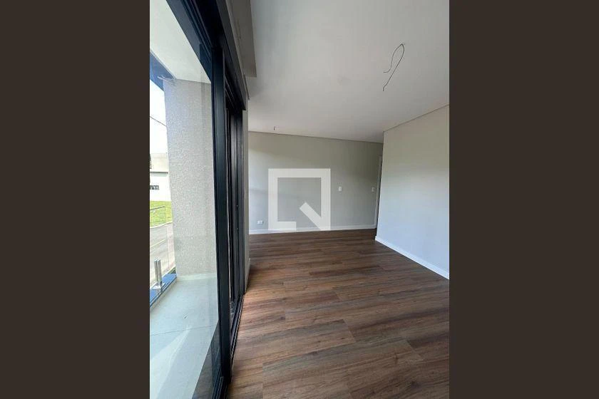 Furnished house, 205 m², with floor-to-ceiling windows — photo 20