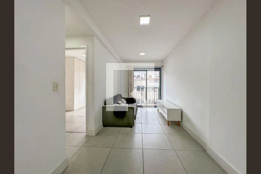 One-bedroom apartment in a building with a gym — photo 31