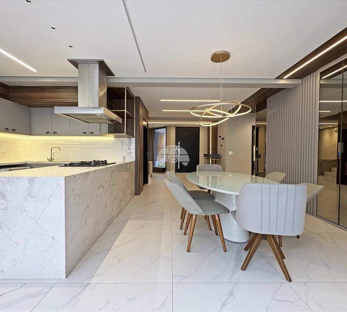 Furnished 293 m² house with open-plan kitchen — photo 19