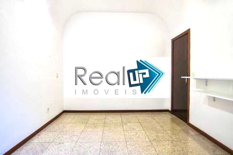 172 m² apartment with 3 bedrooms and a dedicated laundry area — photo 4