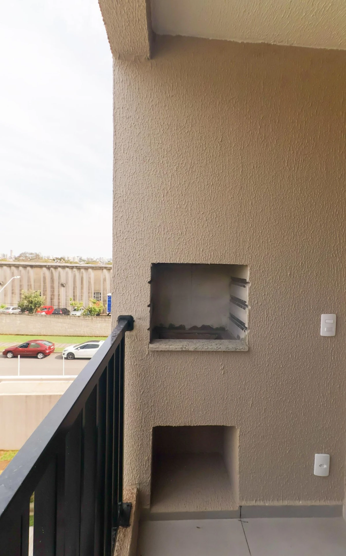 3-bedroom apartment with a grill on the balcony in Curitiba — photo 4