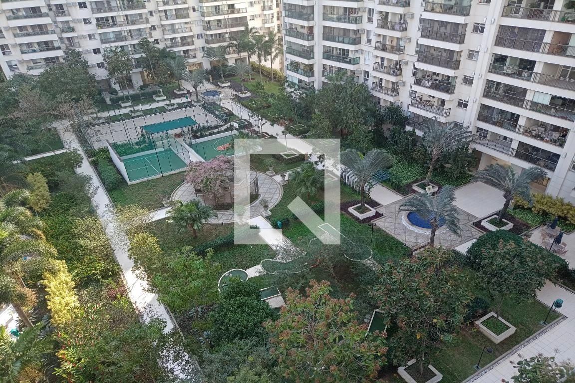 Furnished 3-bedroom apartment with 3 bathrooms and balcony — photo 30