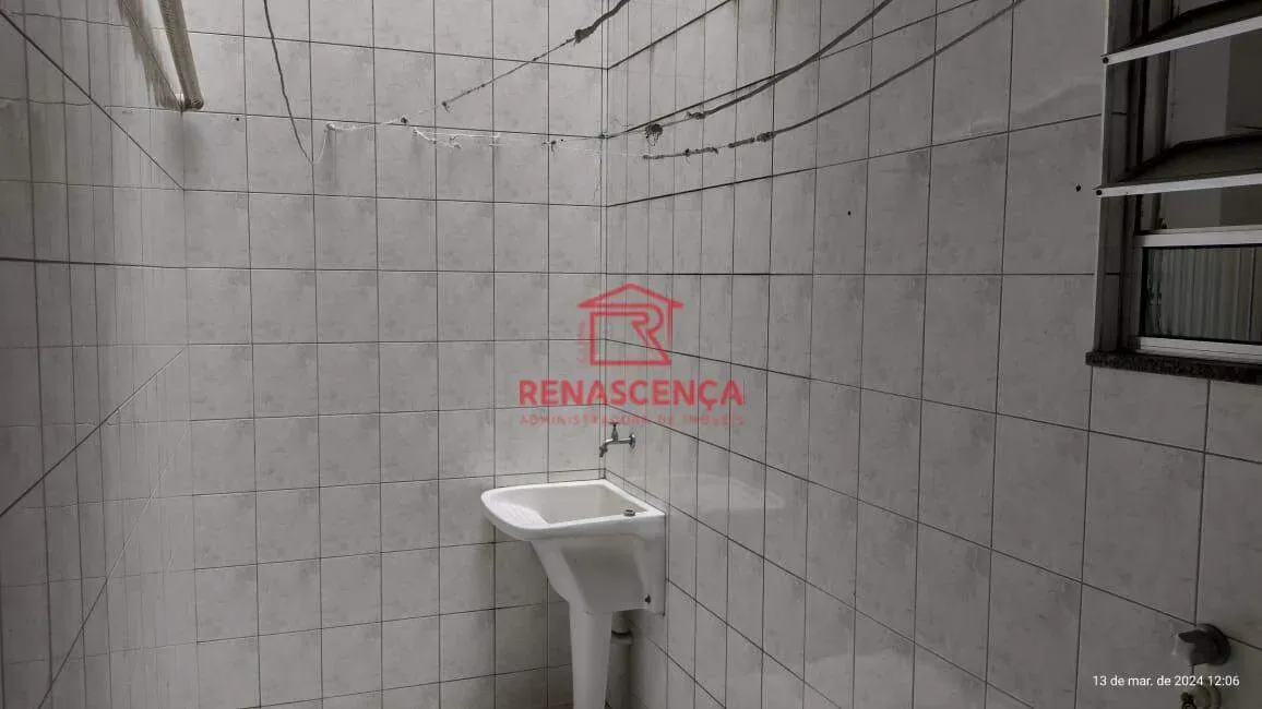 One-bedroom apartment with a washing machine — photo 18