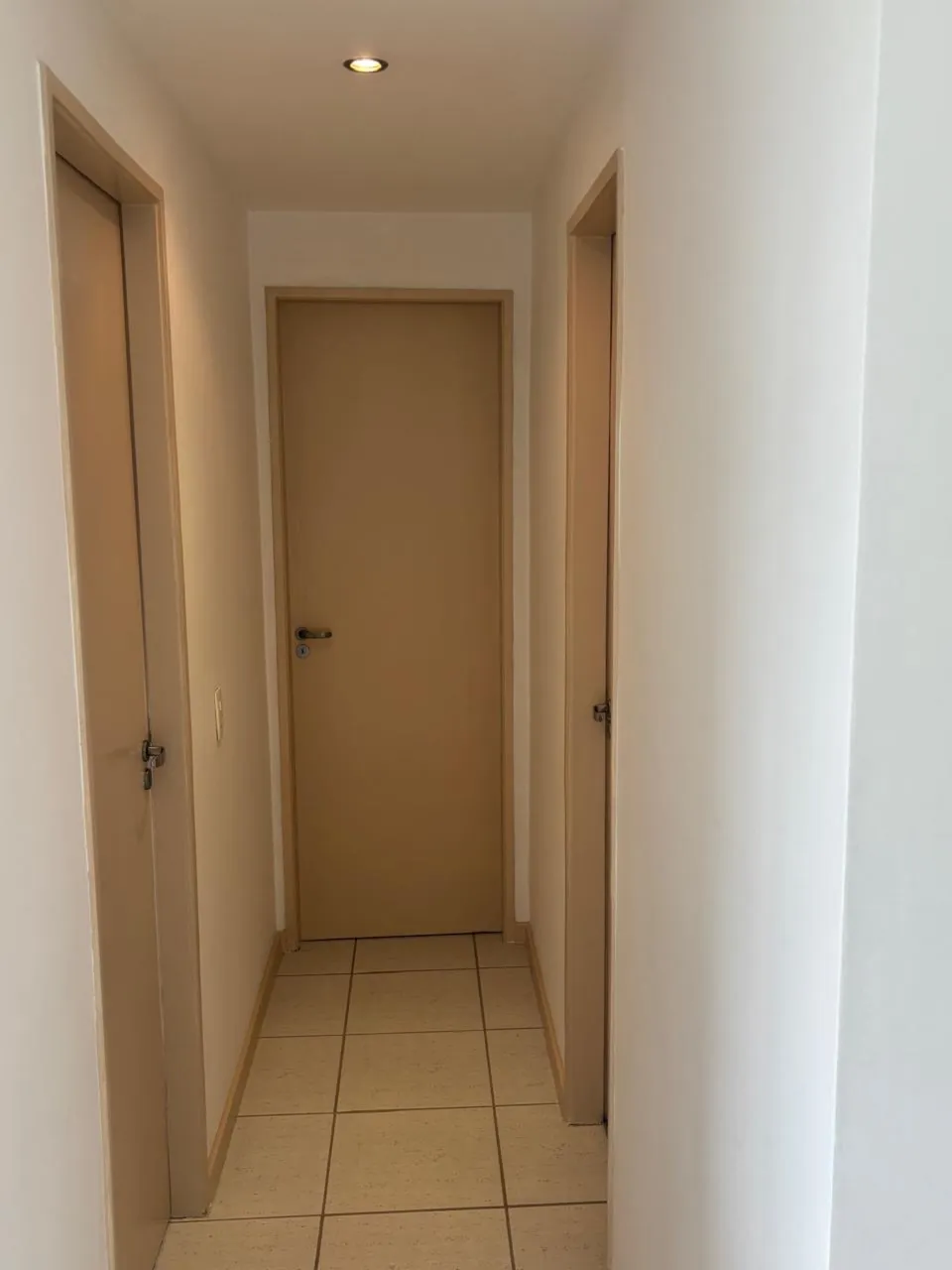 Apartamento vazio com 2 quartos e varanda — photo 19