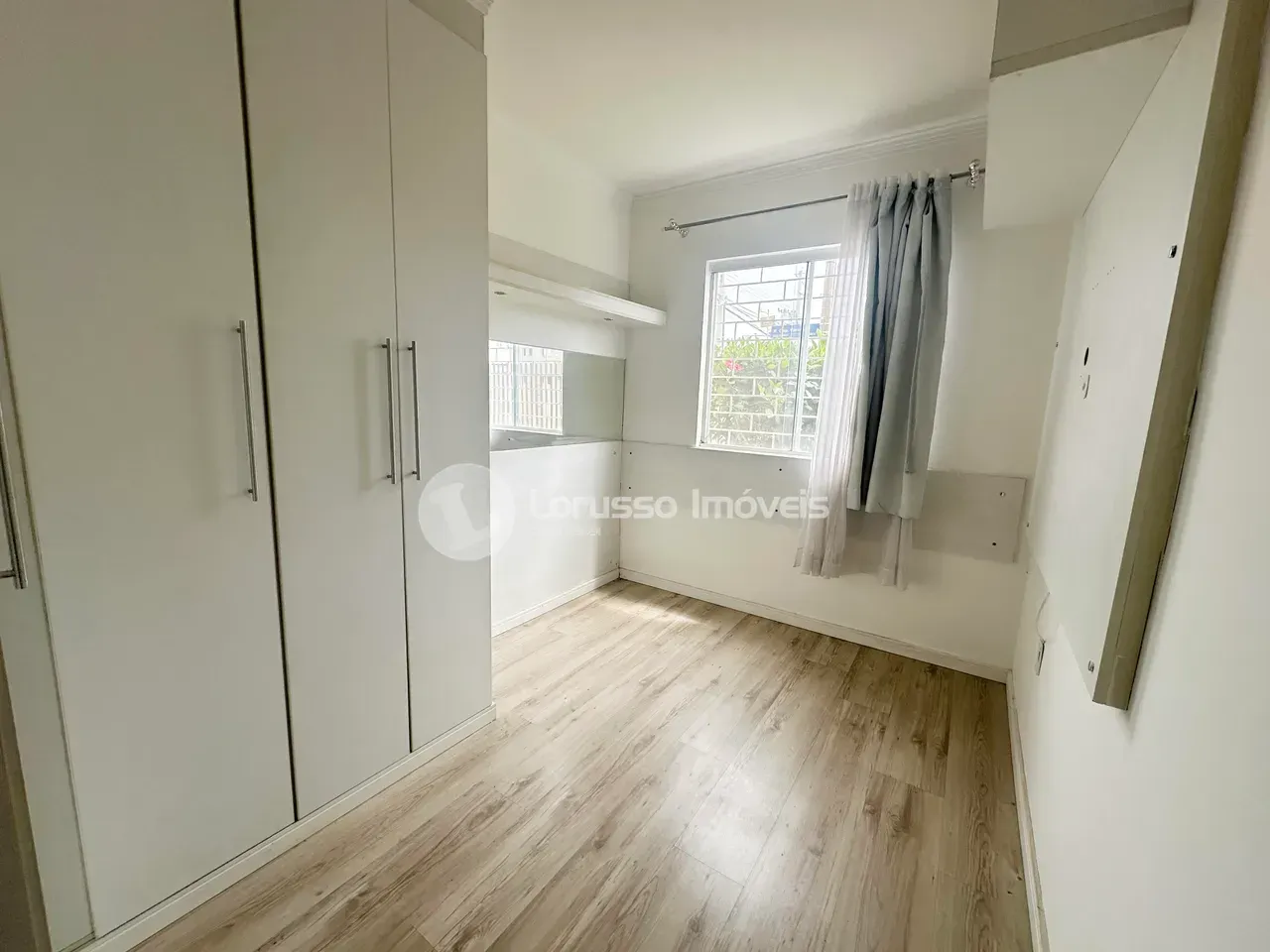 3-bedroom apartment with wood or laminate floors in Curitiba — photo 17