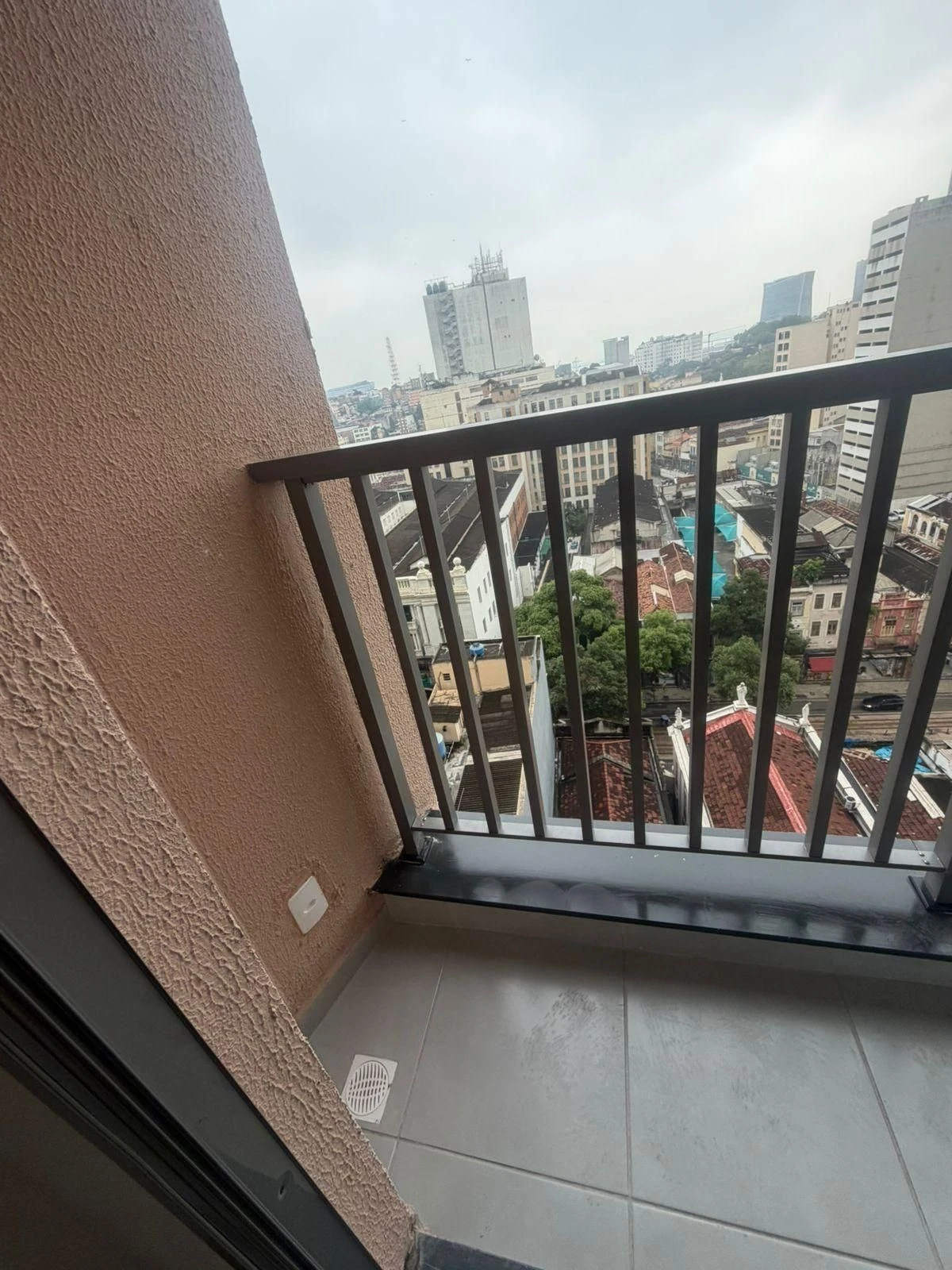 Apartamento de 1 dormitorio con cocina abierta y balcón — photo 11