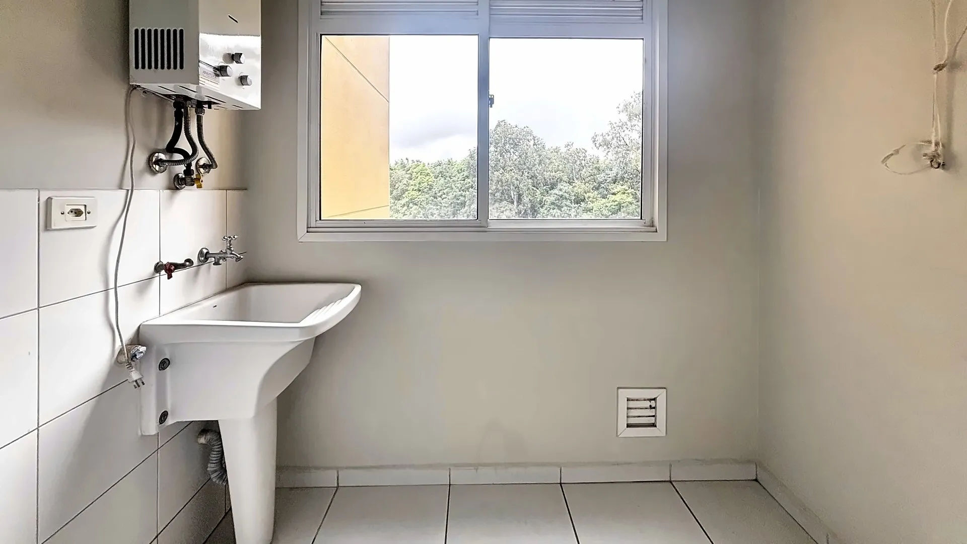 Washing machine in a 3-bedroom apartment, 73 m² — photo 19