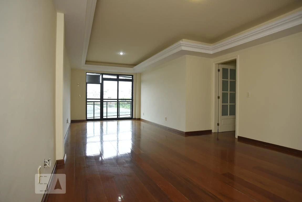 4-bedroom apartment (2 en-suite) with separate kitchen — photo 3