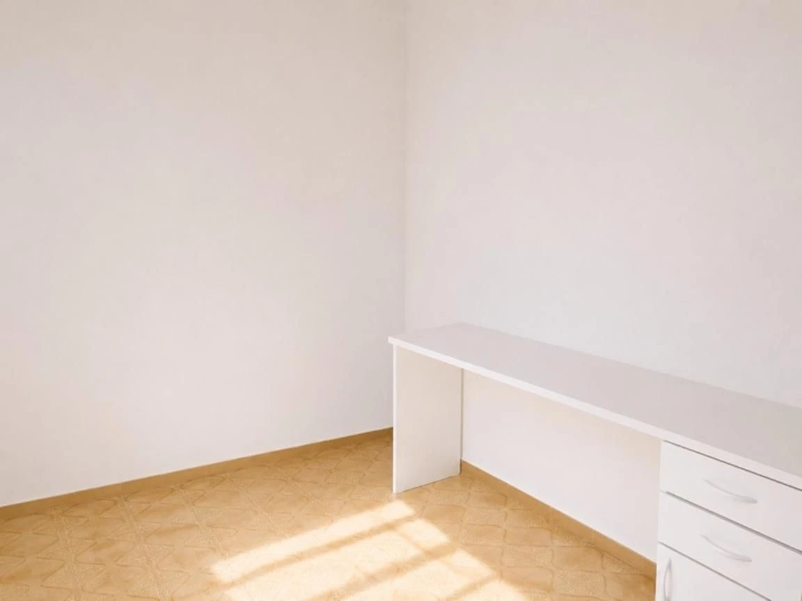 Apartamento com 2 quartos e banheiro com box de vidro — photo 26