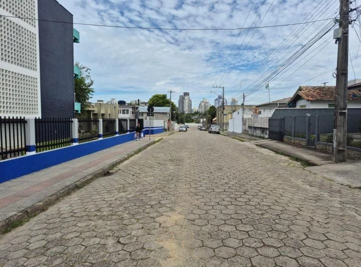 Casa com 4 quartos e churrasqueira embutida na varanda — photo 4