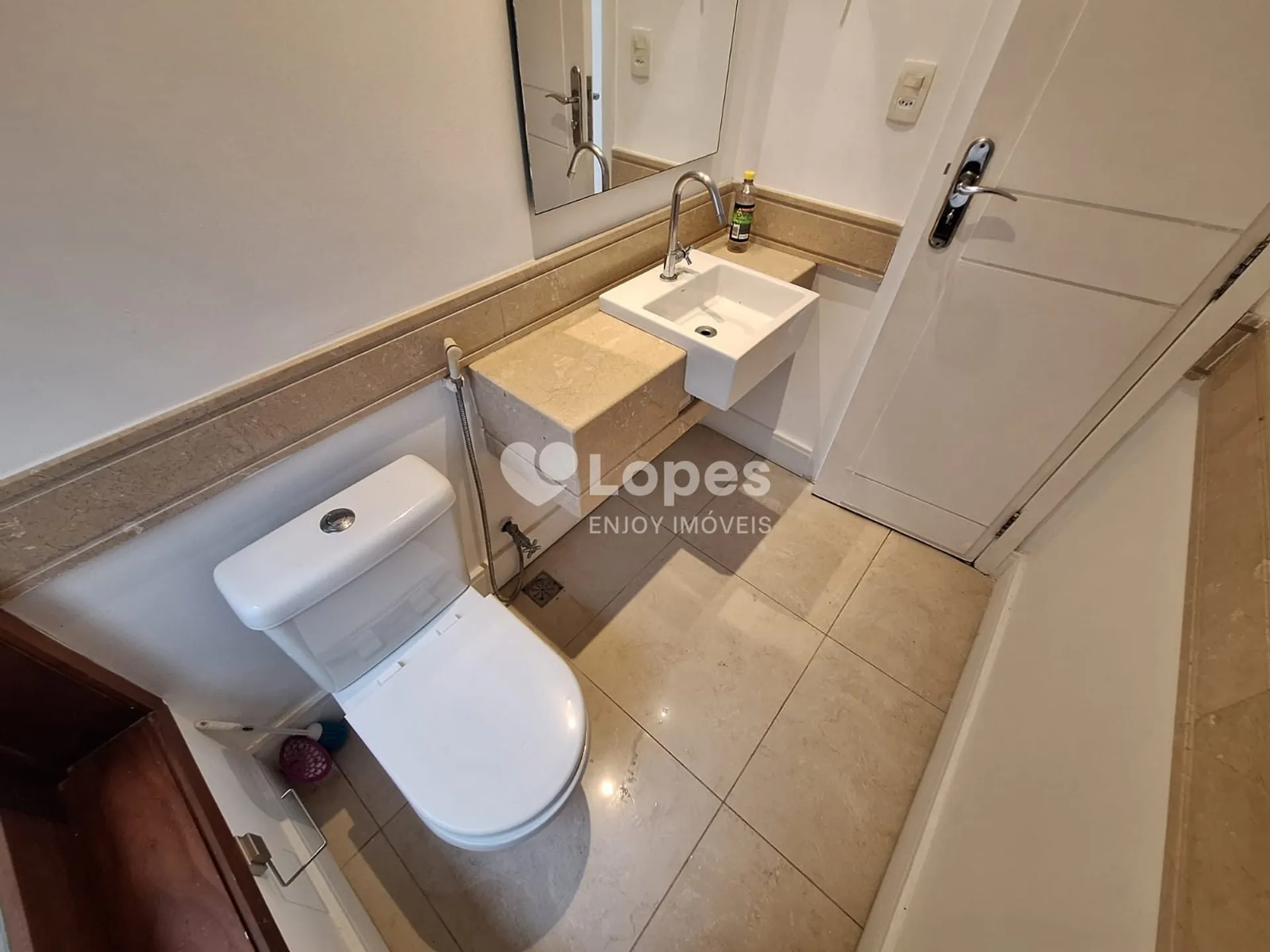 5-bedroom apartment in a building with a gym — photo 15